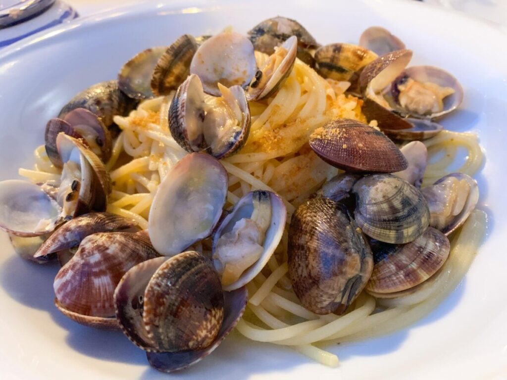 Insideat WhatsApp-Image-2024-05-09-at-17.38.16-1024x768 Spaghetti alle vongole recipe: the best idea to cook clams! Outsideat the Blog Recipes  